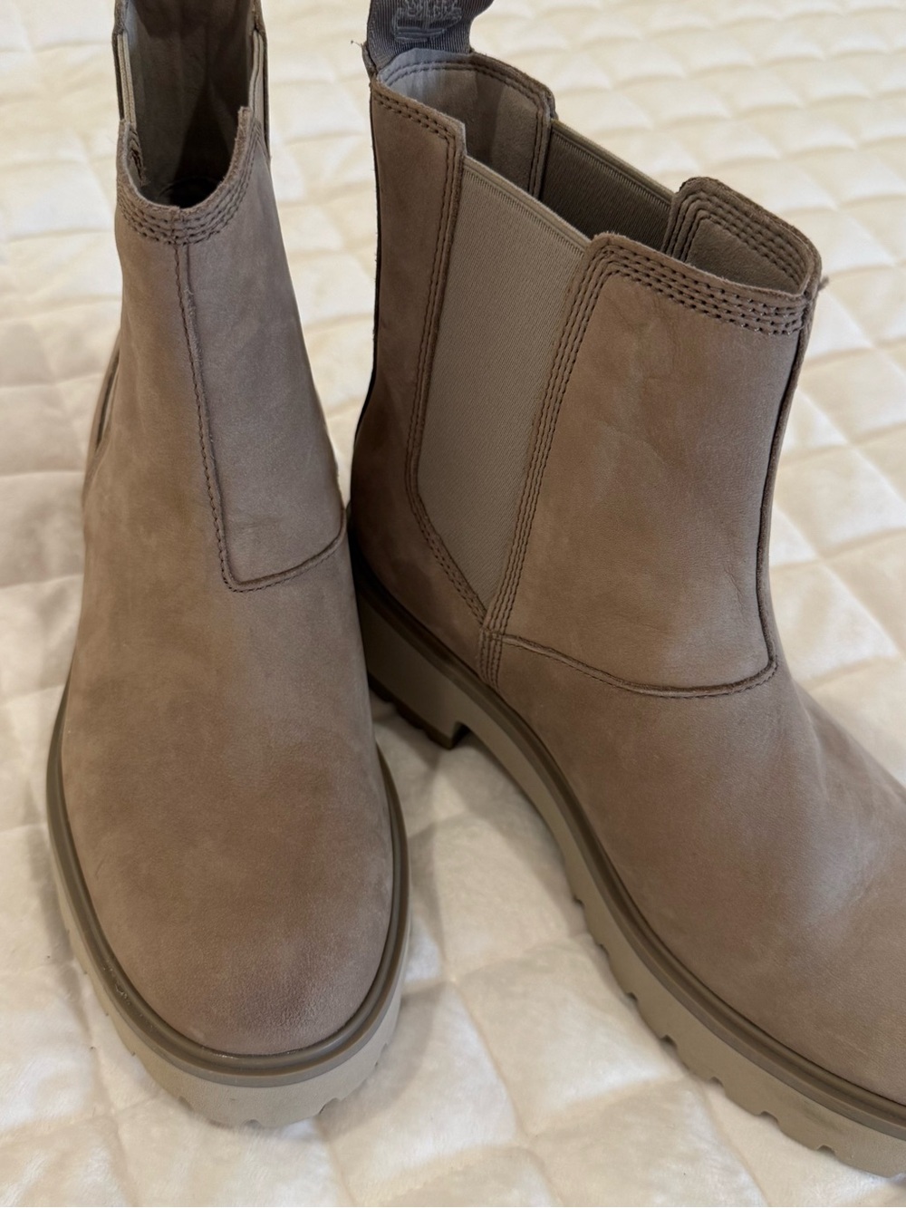 Timberland Carnaby Cool Chelsea Boots Taupe Nubuck Leather Lug Sole Women’s 7.5